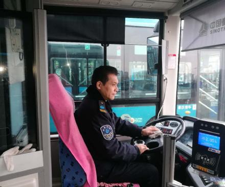 立足崗位，黨員做表率