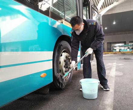 見義勇為公交人馬現岷